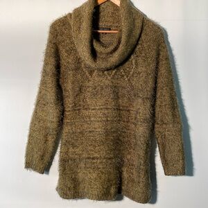 Parkhurst - Women’s, fluffy knit sweater. Size M